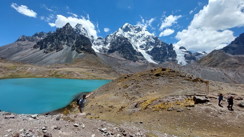 A stop at the 7 Lagoons of Ausangate