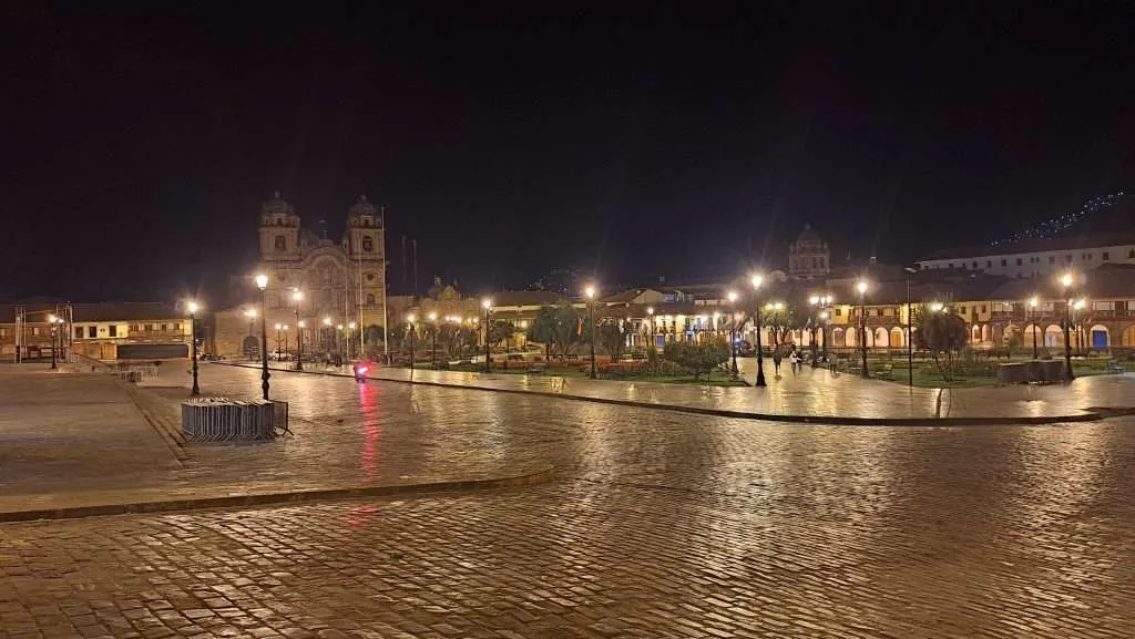 Cusco plaza at night
