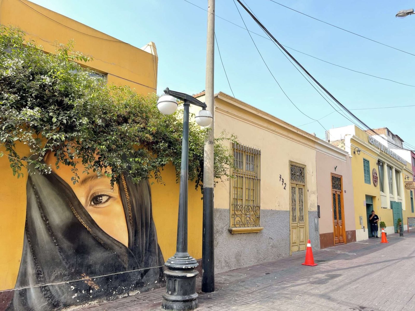 Painting in Polo av. in Pueblo Libre